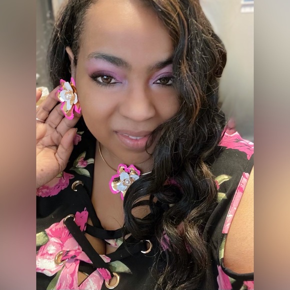 🟡Faux Pearl Flower Choker & Stud Earrings Set - Picture 1 of 11